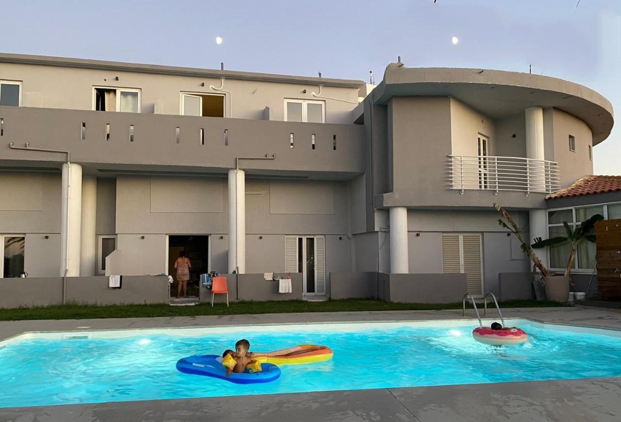 Banana Moon Aparthotel Adelianos Kampos Exterior foto