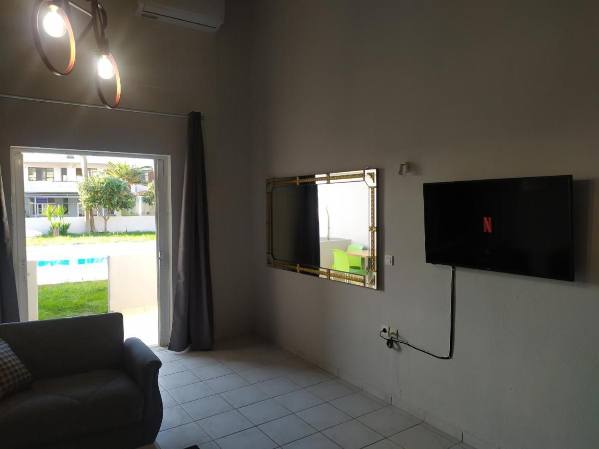 Banana Moon Aparthotel Adelianos Kampos Exterior foto